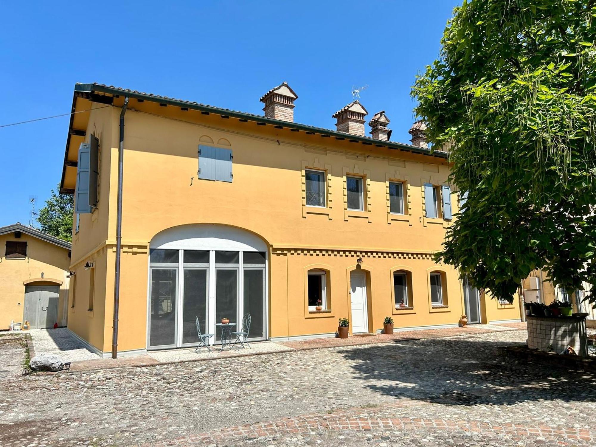 Al Civico 73 Bed & Breakfast Carpi Exterior photo